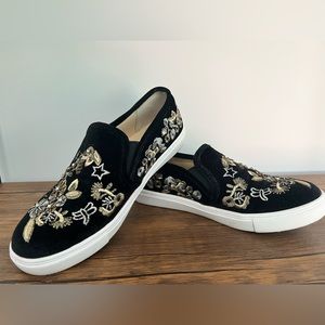 Betsey Johnson velvet embroidered slip-ons 7.5